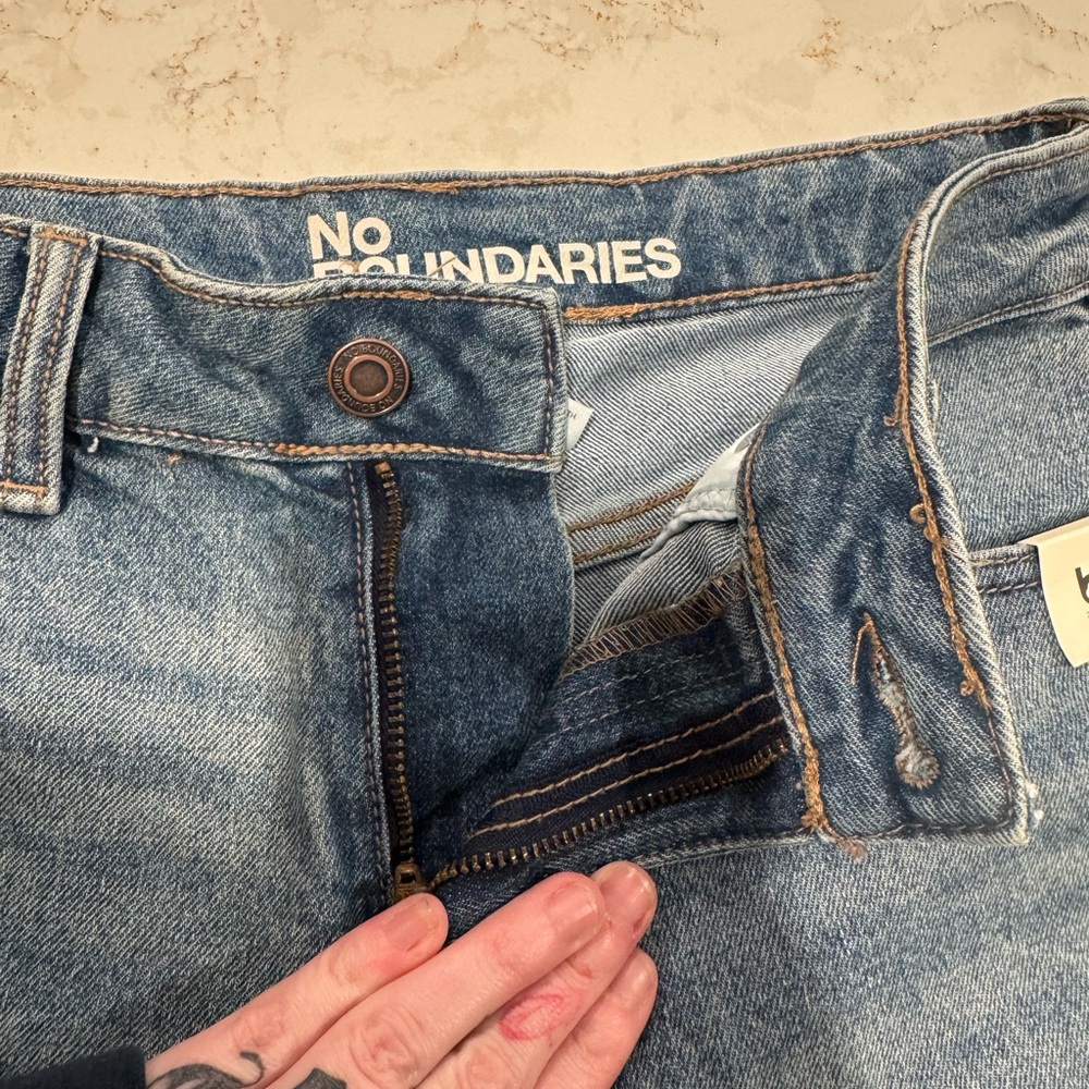 No Boundaries High Waist‎ Denim Cuffed Hem Shorts - Classic Blue NWT NEW - Picture 3 of 7